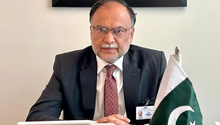 پاکستانی پرچم بردار 20 جہاز آبنائے ہرمز سے گزرنا اعزاز کی بات ہے، احسن اقبال